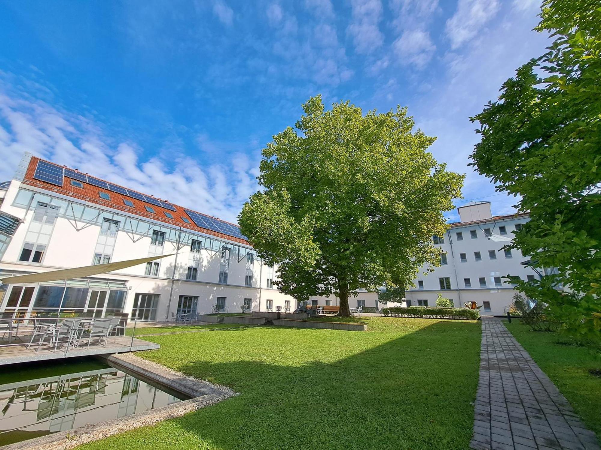 Spectrum Kirche Exerzitien-Und Bildungshaus Auf Mariahilf Passau Luaran gambar